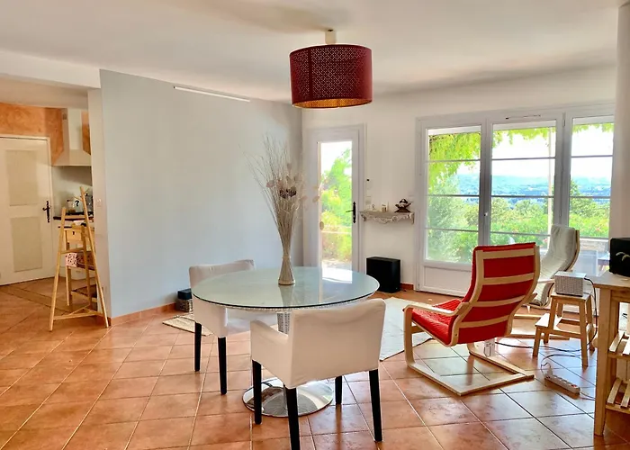 Provencal With Stunning View & Summer Pool